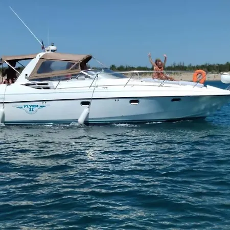 Ботель Bateau Au Port Village Naturiste Агд