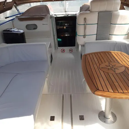 Ботель Bateau Au Port Village Naturiste Агд